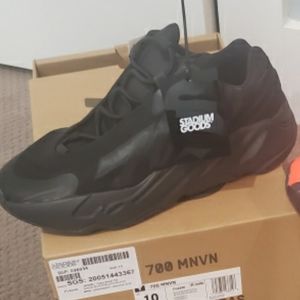 Yeezy 700 MNVN